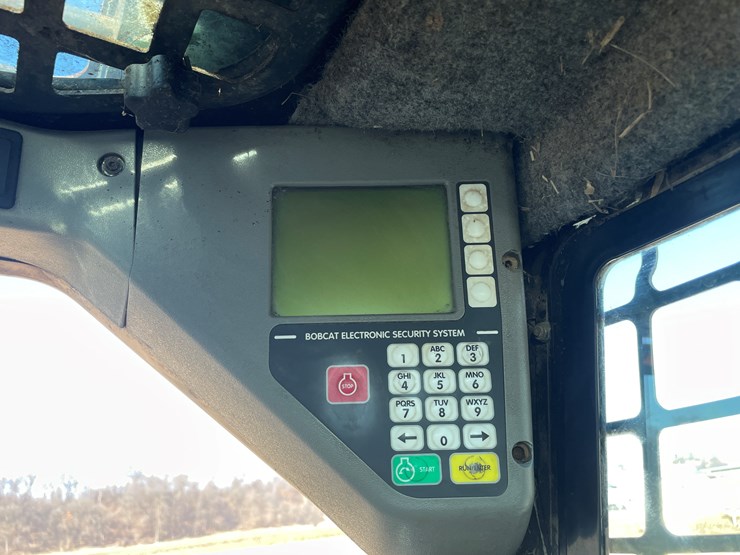 2008-bobcat-s330-image-33