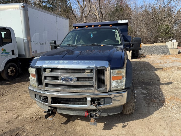 2012-ford-f550-xlt-image-2