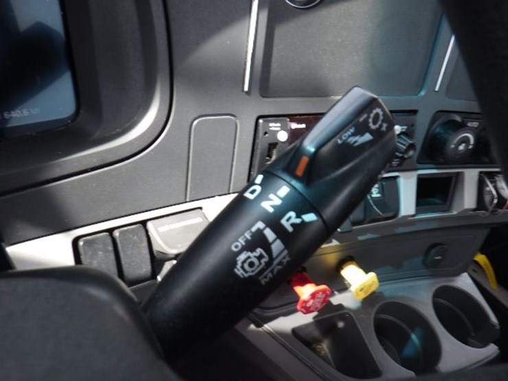 2024-kenworth-t680-image-17