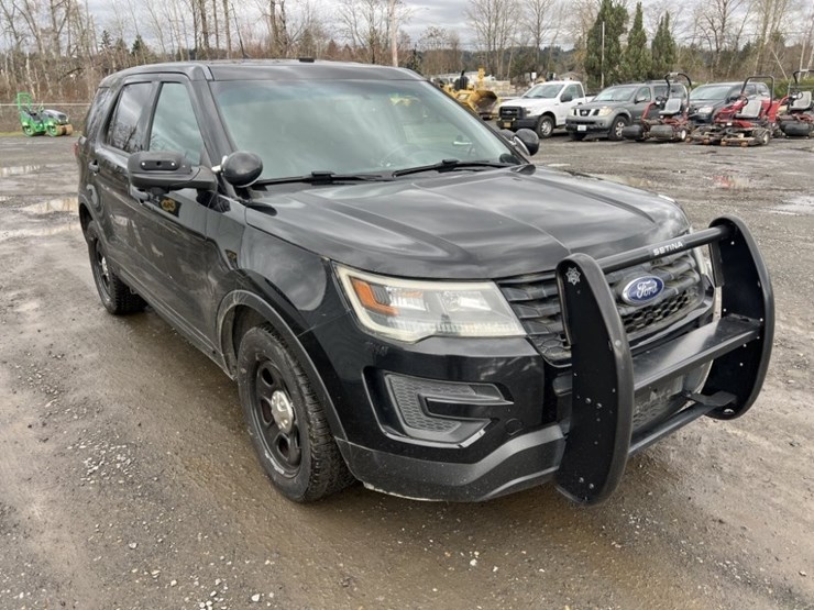 2016-ford-explorer-image-2