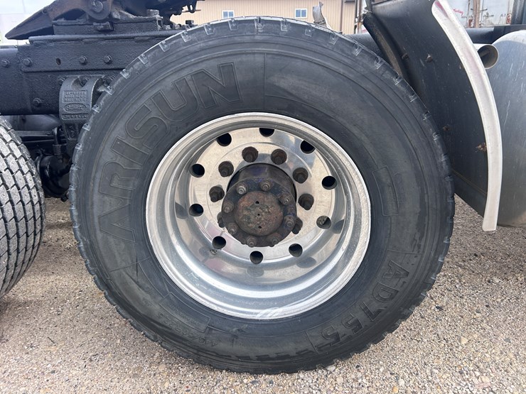 1999-peterbilt-379-image-88