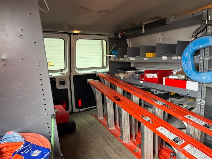 #1020-•-2014-ford-econoline-service-van-(eau-claire,-wi)-(has-wi-title)-image-22