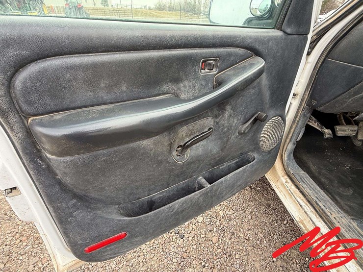 2001-gmc-2500hd-image-13