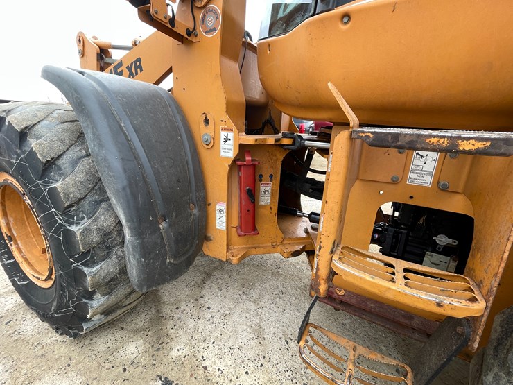 2008-case-621e-xr-image-53