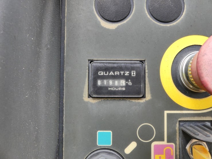 2016-jlg-t350-image-11