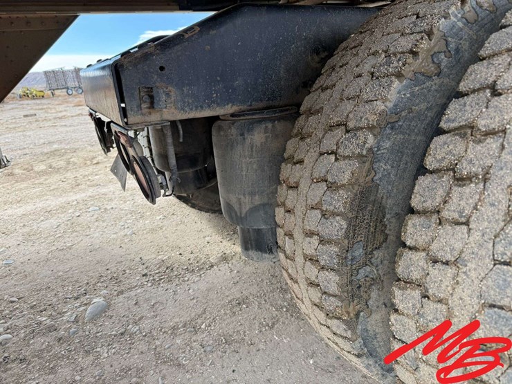 2013-peterbilt-388-image-16