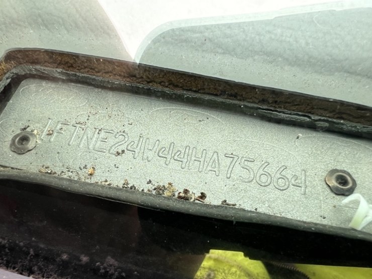 2004-ford-e250-image-9