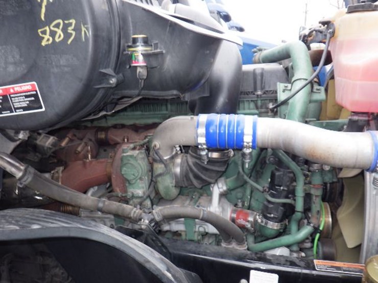 2018-volvo-vnl300-image-26