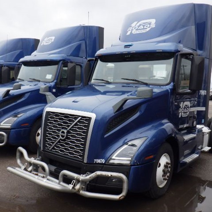2019 VOLVO VNL300