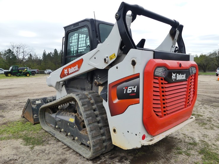 2023-bobcat-t64-image-3