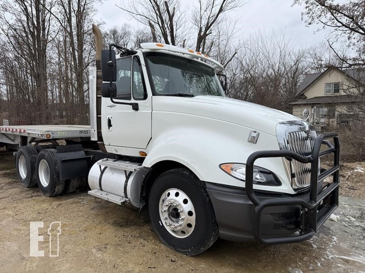 2010-international-prostar-image-3