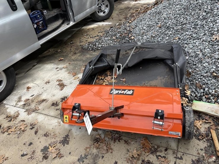 agri-fab-43"-lawn-sweeper-image-1