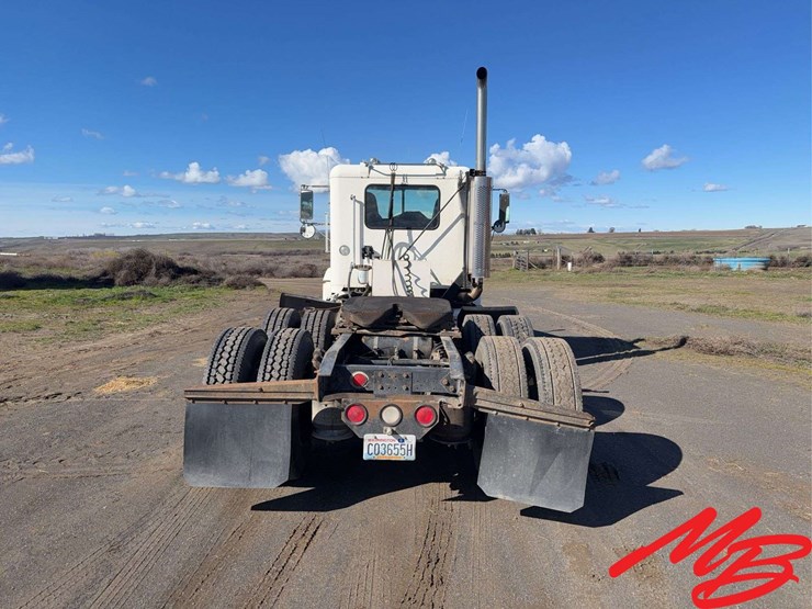 1997-freightliner-fld120-image-4