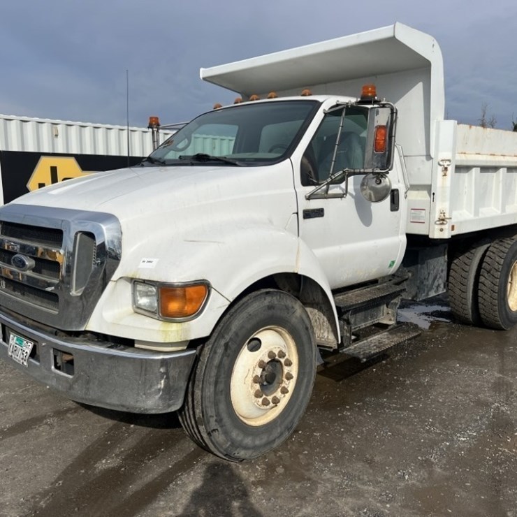 2004 FORD F650 SD