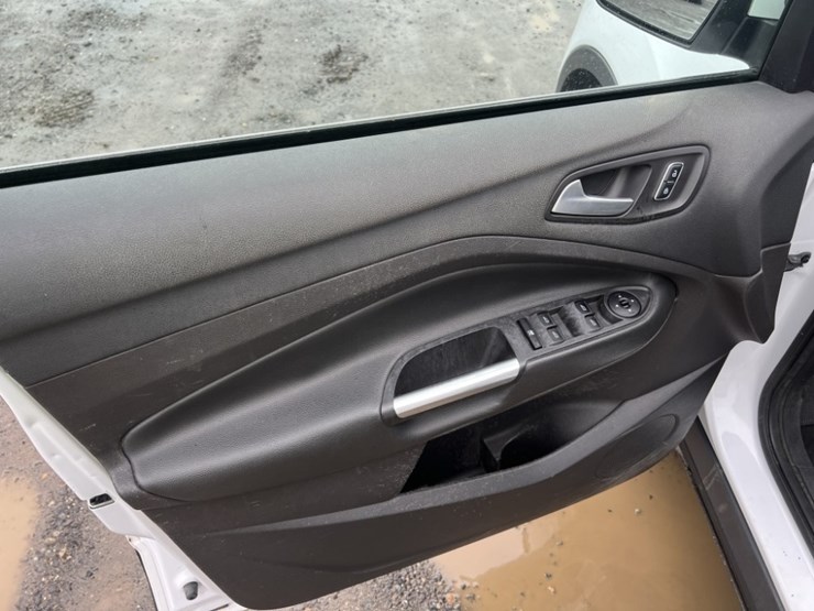 2016-ford-escape-image-26