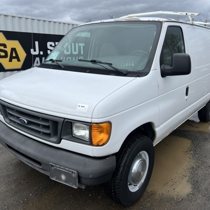 2004 FORD E250