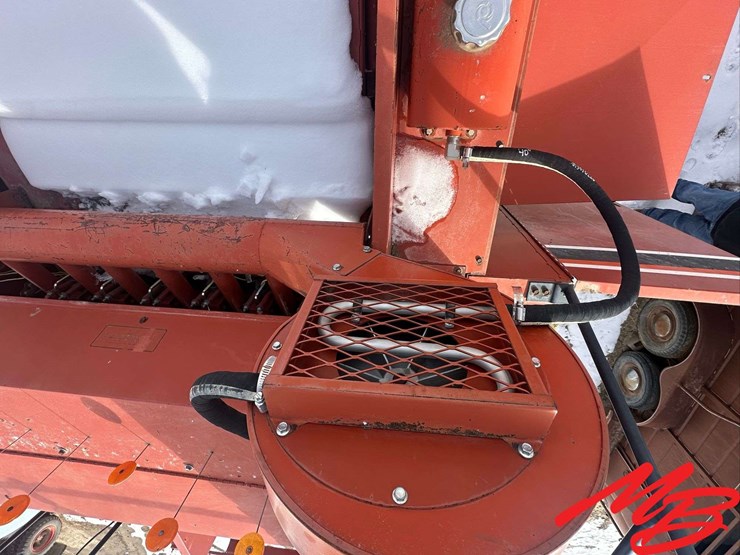 hesston-4900-image-168