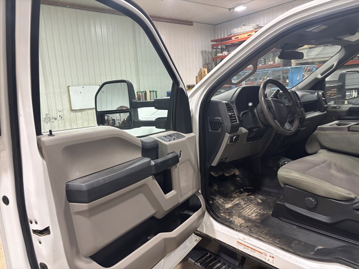 2022-ford-f550-sd-image-31