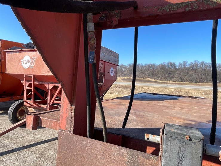 #1091-•-heavy-gooseneck-flatbed-trailer-with-hoist-(no-title)-image-19