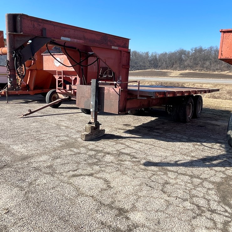 #1091 • Heavy Gooseneck Flatbed Trailer with Hoist (No Title)