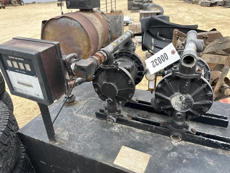 #32-•-100-gallon-steel-tank-with-pump-and-meter-image-5