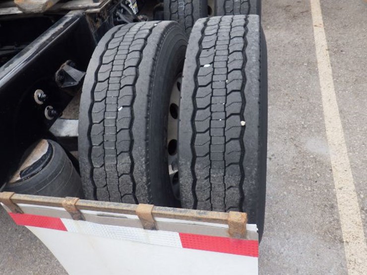 2022-kenworth-t680-image-10