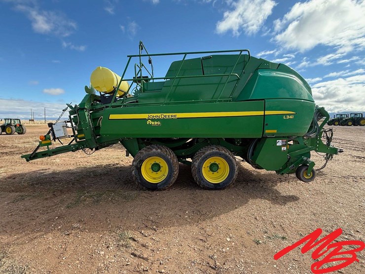 2022-john-deere-l341-image-3