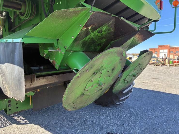 2005-john-deere-9660-sts-image-38