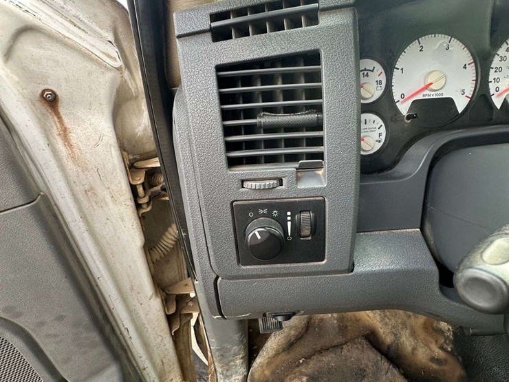 2010-dodge-ram-4500-image-23