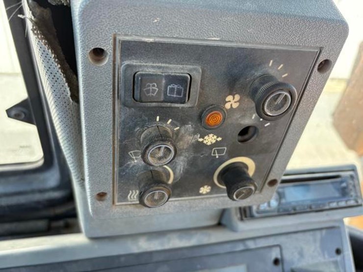 2002-case-590sl-image-33