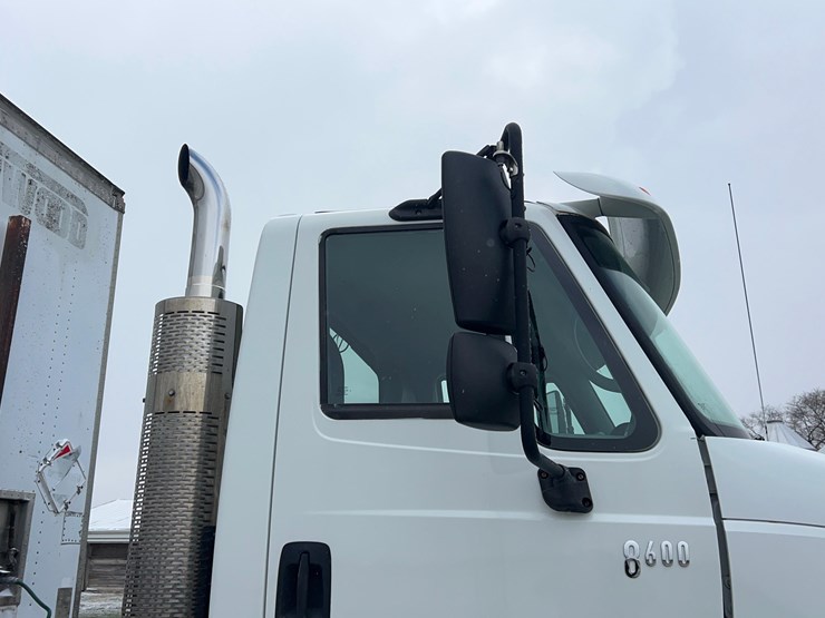 2005-international-8600-image-17