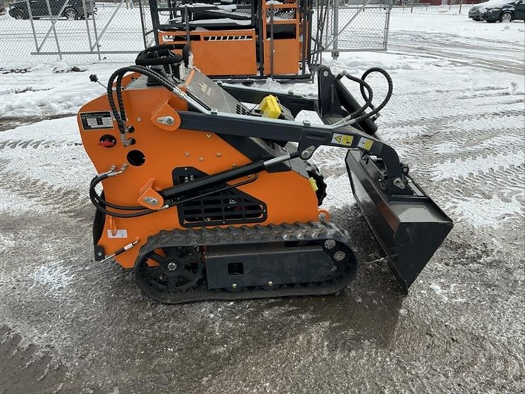 #1015-•-unused-landhero-lhr‑me380x1-mini-skid-steer-loader-image-6