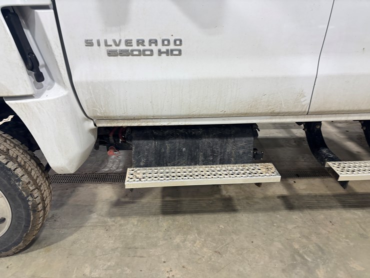 #2331-•-2022-chevrolet-5500-hd-flatbed-truck-image-23
