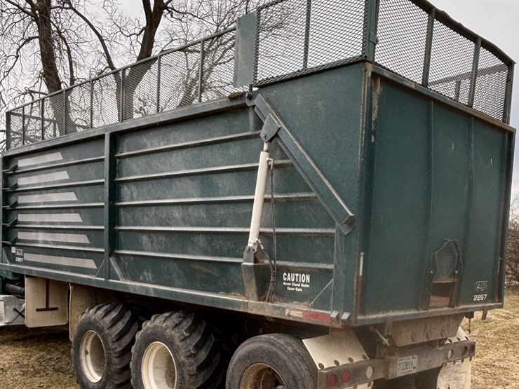 #1077-•-1996-international-silage-truck-(nelson,-wi)-(has-wi-title)-image-4