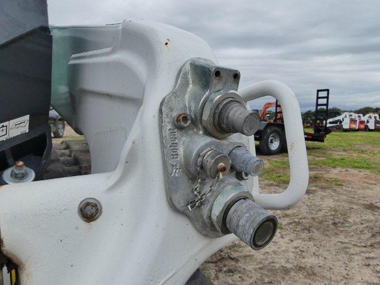 2023-bobcat-t64-image-12