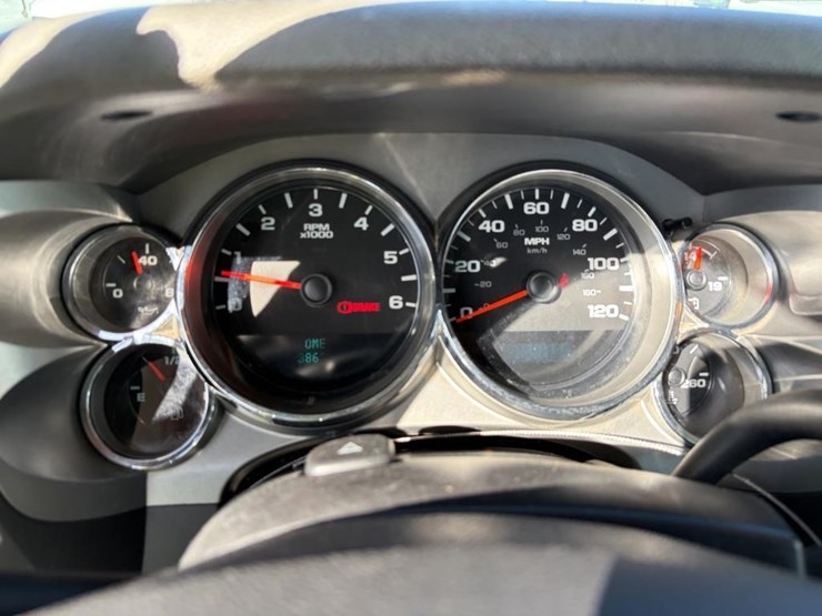 2012-chevrolet-2500-image-12