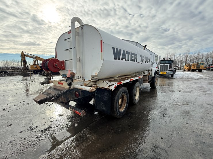 1988-mack-dm690s-image-5