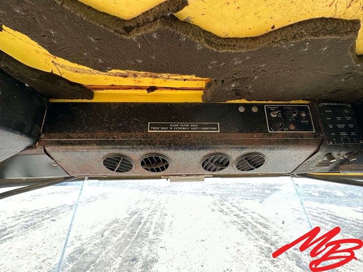 new-holland-70-image-51