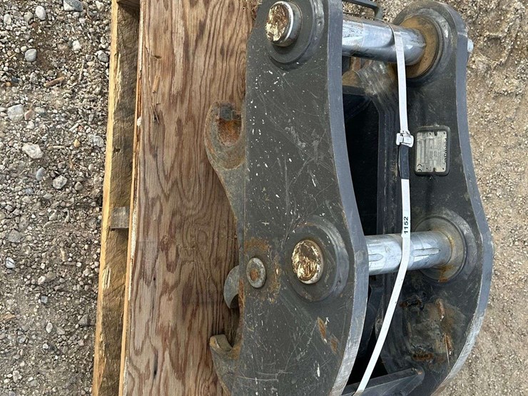 2019-case-cx130c-image-3