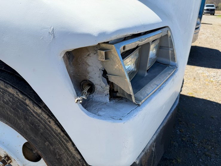 #42453-•-1996-freightliner-daycab-truck-tractor-vin:-1fupdcxb8th744360-image-44