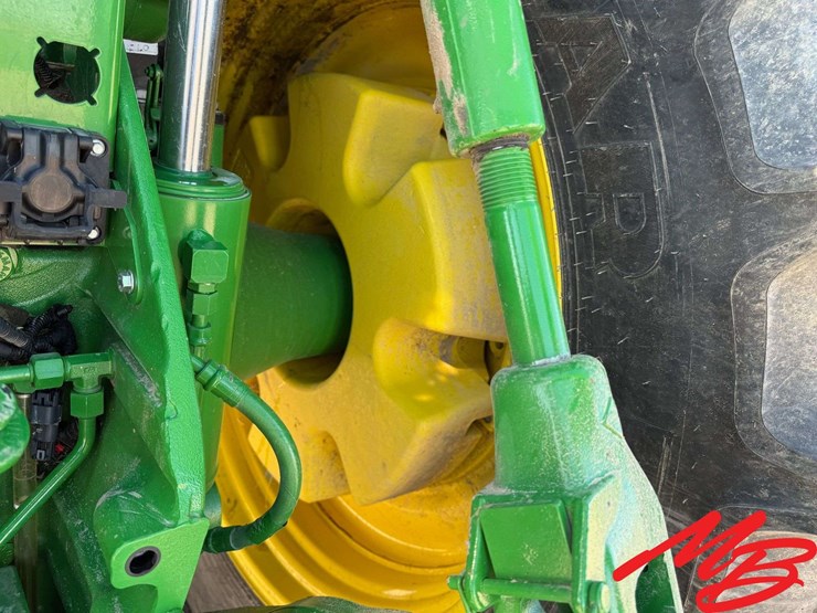 2023-john-deere-8r-370-image-8