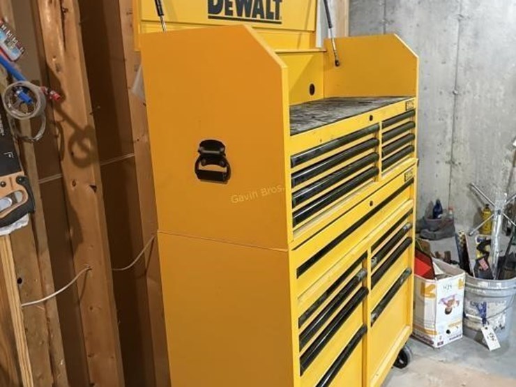dewalt-rolling-tool-chest-image-3