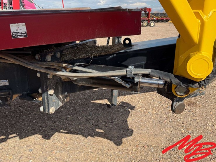 mil-stak-pt/2016-large-bale-stacker-image-8