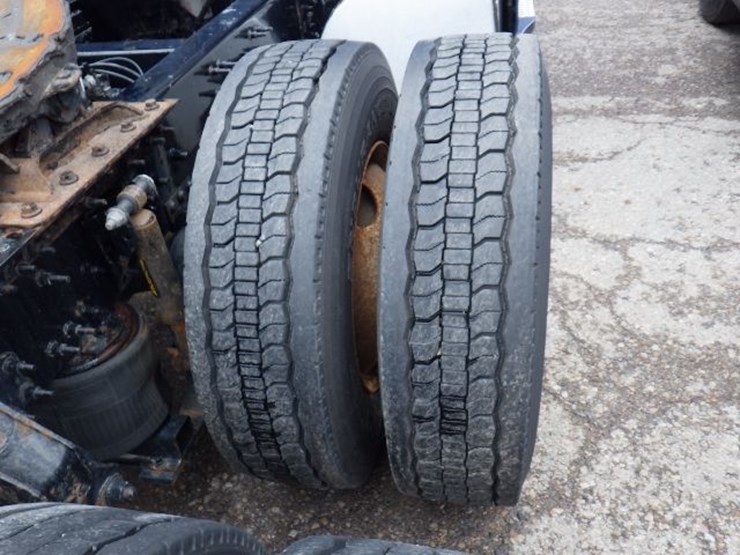 2018-volvo-vnl300-image-7