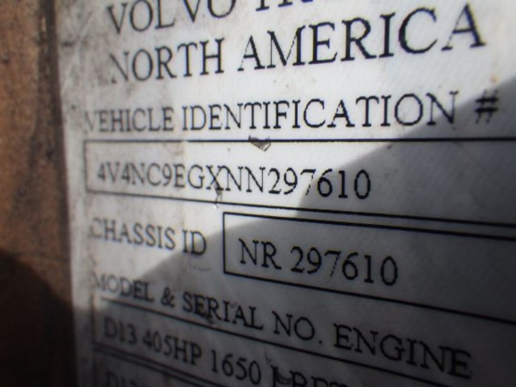 2022-volvo-vnl300-image-19