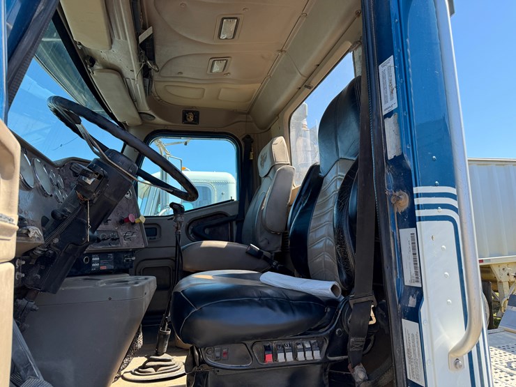 #42452-•-2007-international-l9427-daycab-truck-tractor-vin:-2hscnapr37c468369-image-64