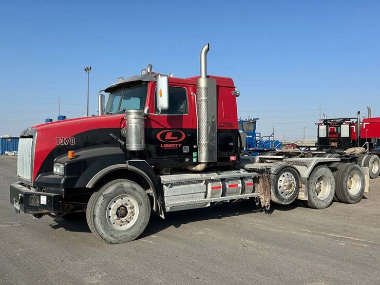 2015-western-star-4900-image-1