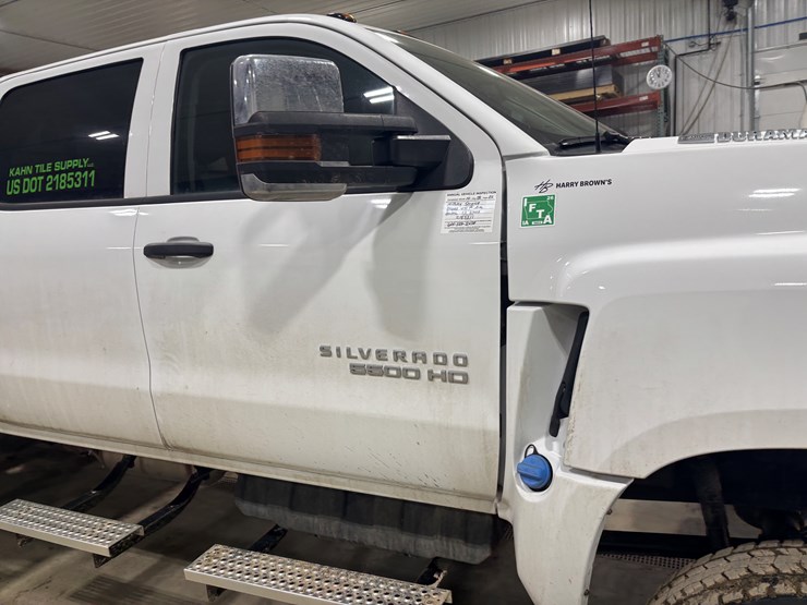 #2331-•-2022-chevrolet-5500-hd-flatbed-truck-image-18