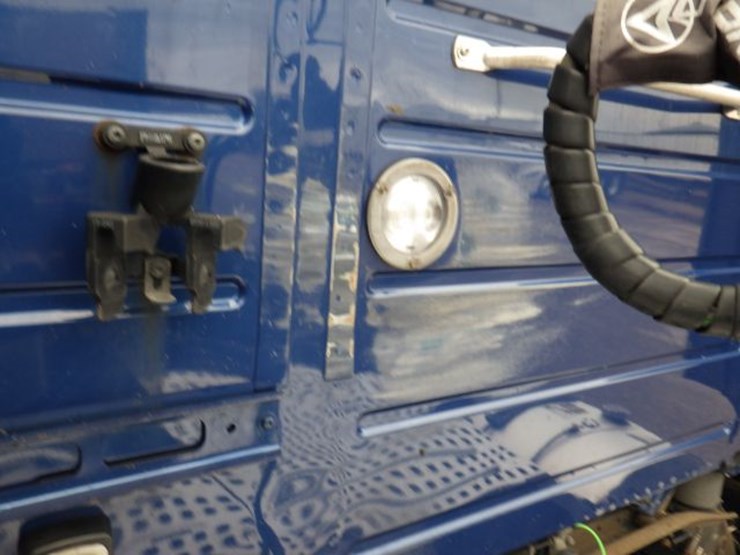 2018-volvo-vnl300-image-18