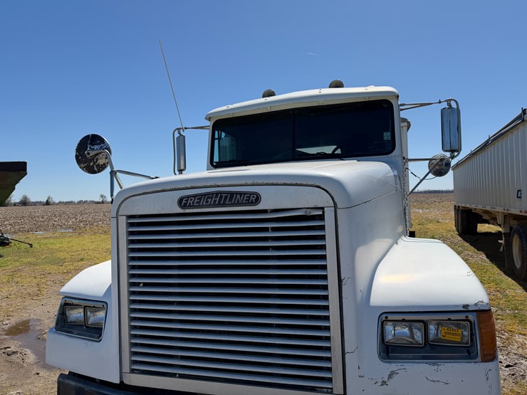 #42453-•-1996-freightliner-daycab-truck-tractor-vin:-1fupdcxb8th744360-image-32